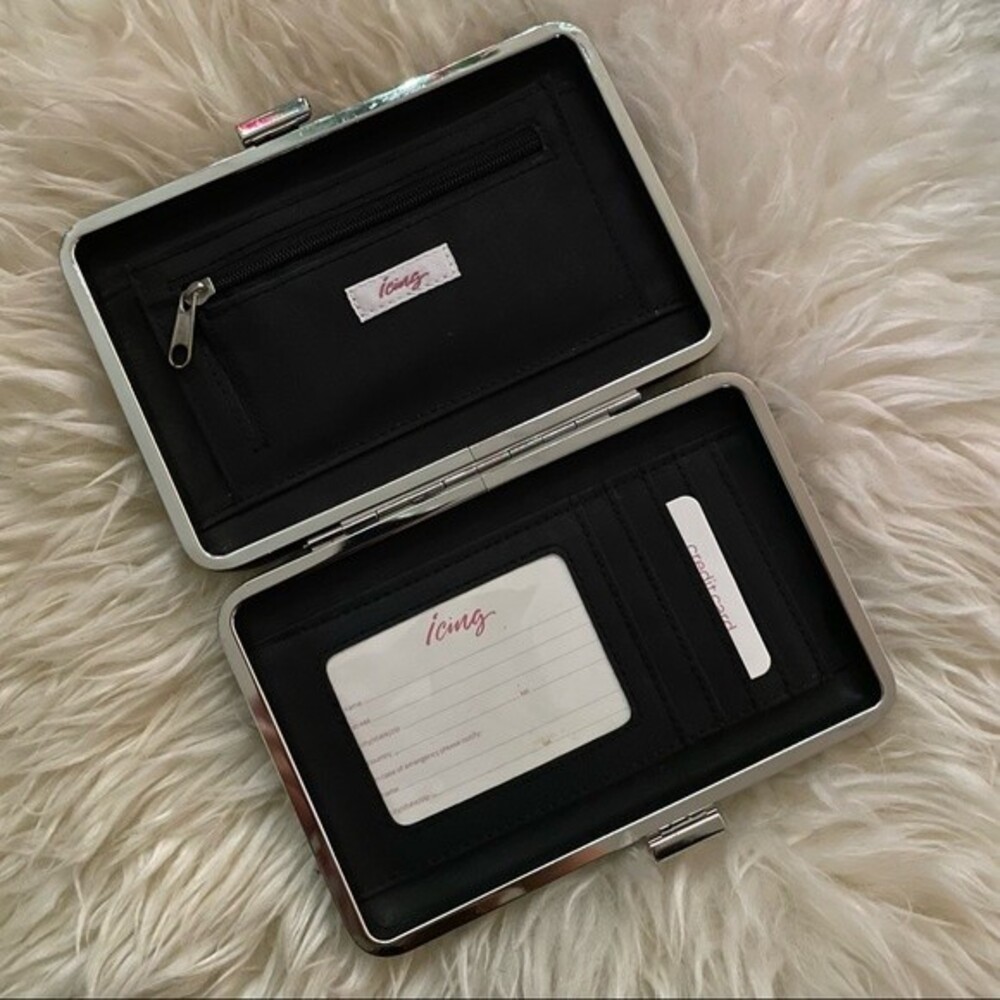 Holy Chic Bundle - Picture 3 of 7